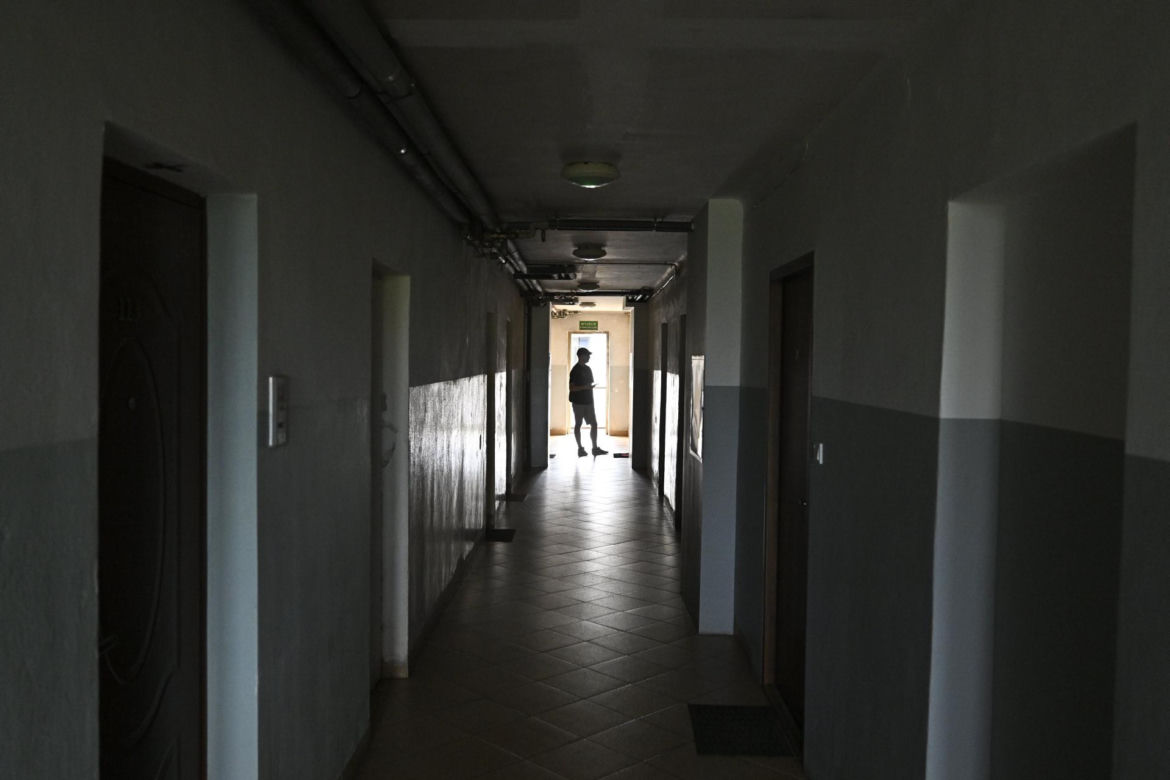 Nie do wiary! Muszą zapłacić 20 tysięcy złotych za ogrzewanie 13-metrowego mieszkania pod Warszawą. „Skąd mam wziąć te pieniądze?”