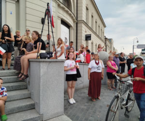 „Cześć i chwała bohaterom!”. Siedlczanie spotkali się w centrum miasta, by uczcić 82. rocznicę wybuchu Powstania Warszawskiego