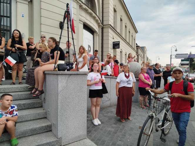 „Cześć i chwała bohaterom!”. Siedlczanie spotkali się w centrum miasta, by uczcić 82. rocznicę wybuchu Powstania Warszawskiego