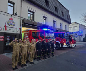 Strażackie syreny zawyły dla poległych kolegów. Żegna ich cała Polska