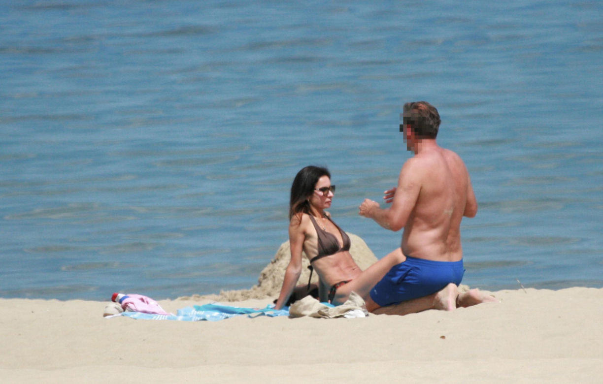 Marta Kaczyńska z mężem na plaży