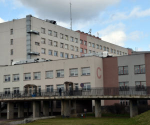 Protest przed szpitalem w Łomzy - NIE dla szpitala zakaźnego
