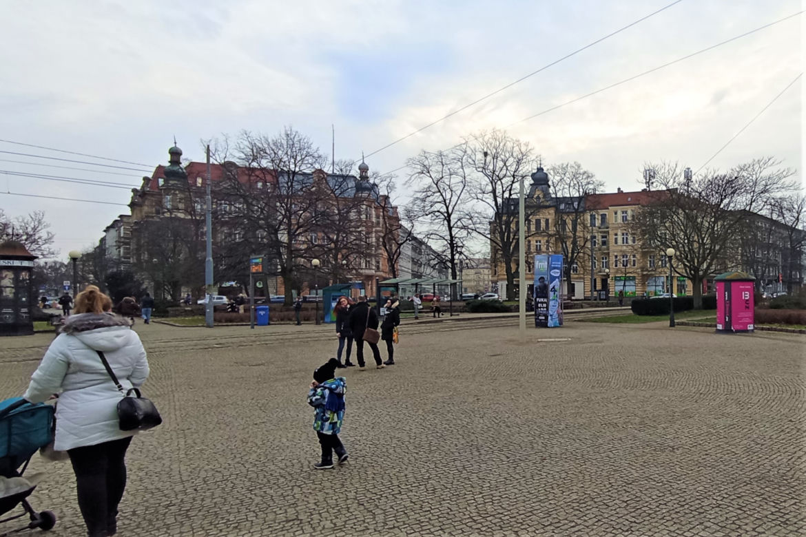 Nieestetyczny słup stanął na środku placu Grunwaldzkiego