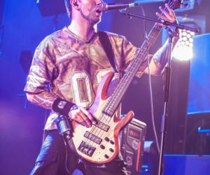 Skrupulatnie wyreżyserowany groteskowy spektakl okraszony nutą surrealizmu – Avatar zawładną Warszawą [RELACJA]