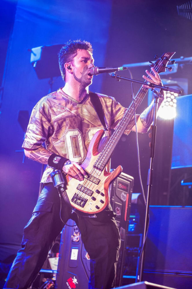 Skrupulatnie wyreżyserowany groteskowy spektakl okraszony nutą surrealizmu – Avatar zawładną Warszawą [RELACJA]