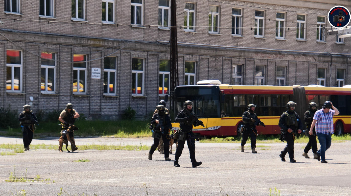 Black Hawk lądował w zajezdni na Woli 