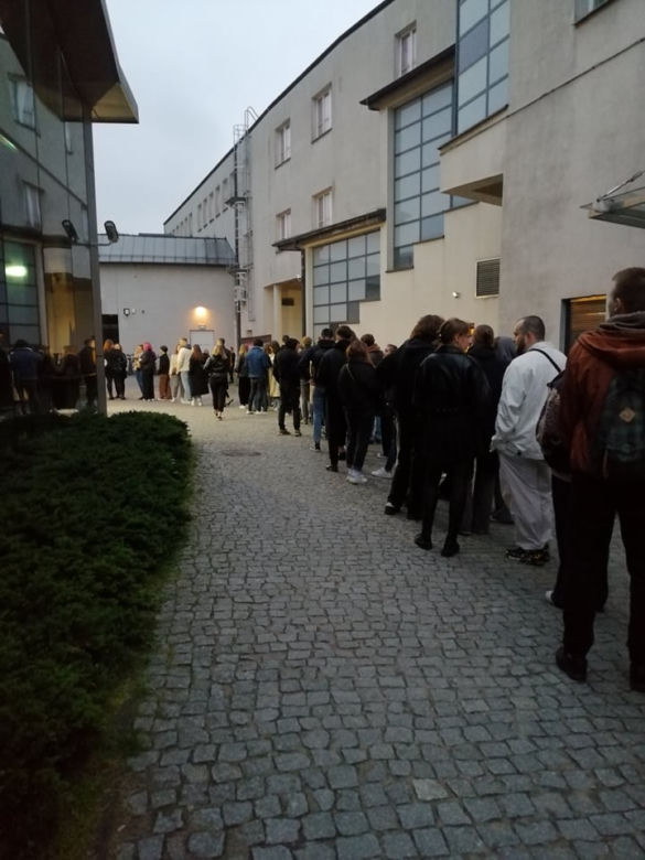 Za czym kolejka ta stoi? Tłumy krakowian na Nocy Muzeów 2023!
