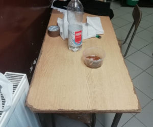 Pili alkohol na stołówce w podstawówce