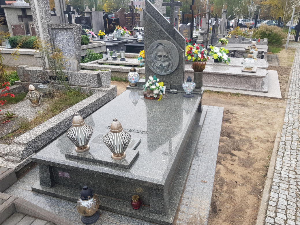 Zrobiliśmy spacer po białostockich nekropoliach. Sprawdź w jakim stanie są nagrobki historycznych postaci [ZDJĘCIA]