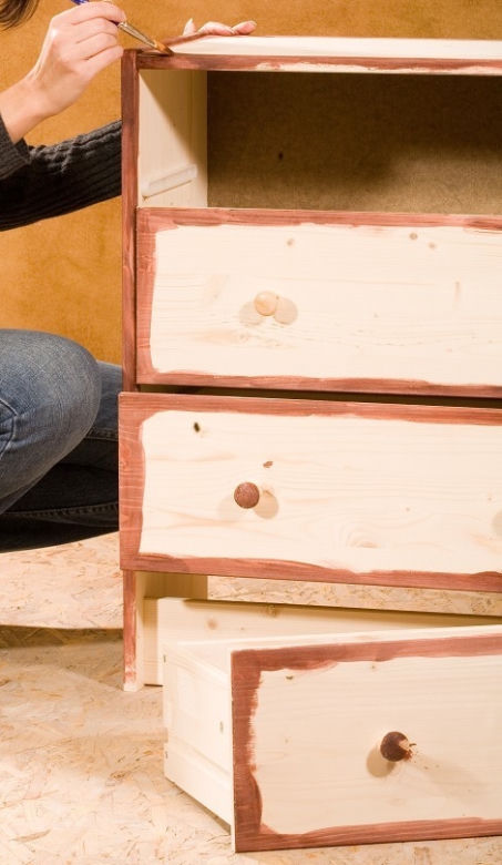Ozdabiamy komodę techniką decoupage