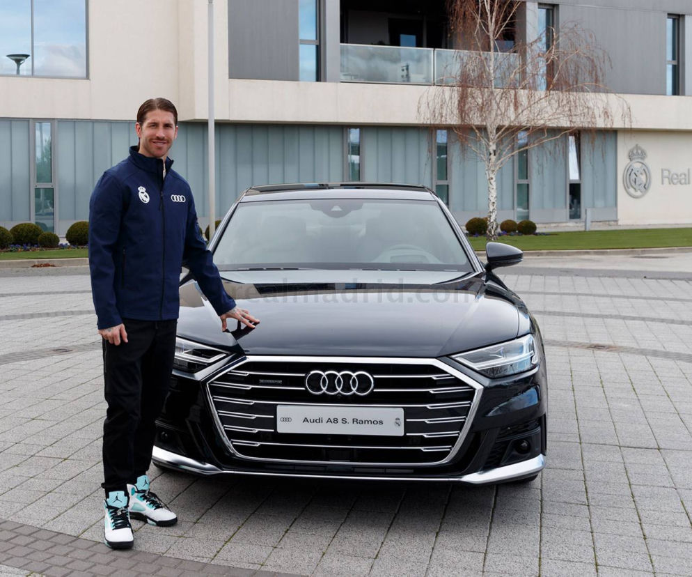 Piłkarze drużyny Real Madryt odebrali nowe samochody Audi