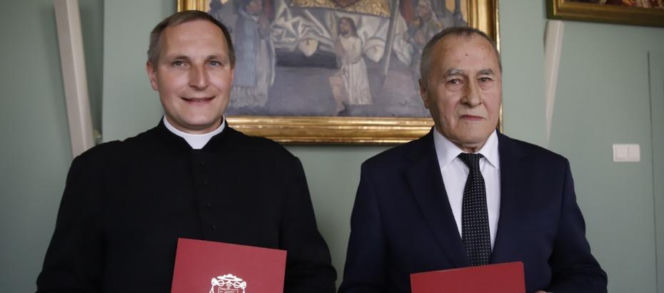 To on będzie rządził finansami archidiecezji. Niespodziewany ruch kardynała Rysia