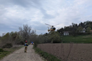 22-latek wpadł quadem do Raby. Reanimowano go na miejscu wypadku
