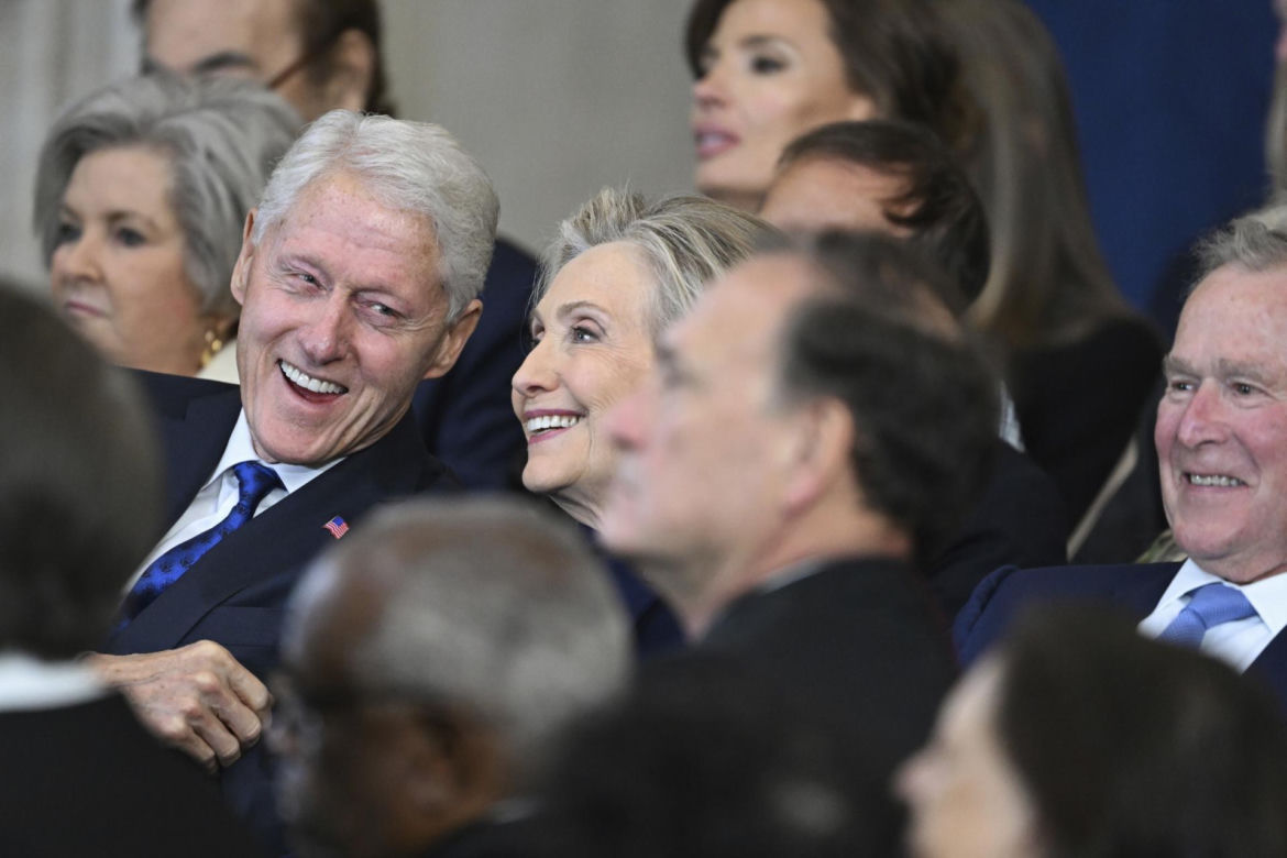 Dopiero teraz pokazali, co zrobiła Hillary Clinton na inauguracji! Zagadkowa sprawa