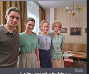 Stulecie Winnych 4 sezon na planie. Ula (Kamila Tytło), Tomek (Filip Gurłacz), Basia (Kamila Bujalska), Julia Jula (Maja Kowalska)