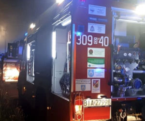 Podlaskie. Pan Piotr stracił dom w pożarze. Dzielnicowy zorganizował dla niego kontener mieszkalny