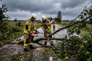 Interwencje strażaków po burzach i wichurach. Gdzie żywioł uderzył z największą siłą?