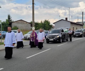 Pogrzeb ofiar zabójstwa w Borowcach. Gianni pożegnał swoich bliskich [ZDJĘCIA]