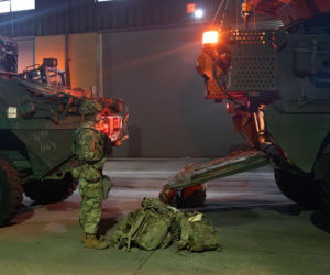 Pentagon planuje operacje lądowe w Iranie. Teheran grozi „podpaleniem” amerykańskich wojsk