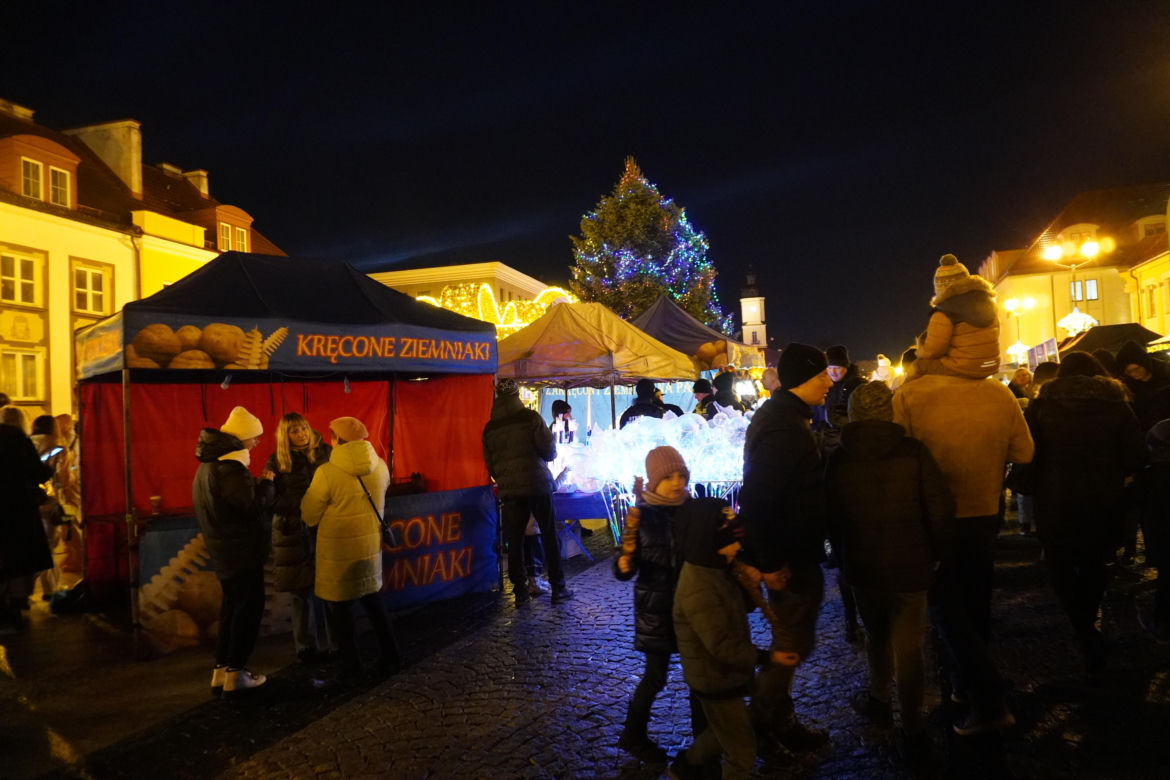 Ciężarówka Coca-cola w Białymstoku! Świąteczna atrakcja przyciągnęła tłumy mieszkańców na Rynek Kościuszki
