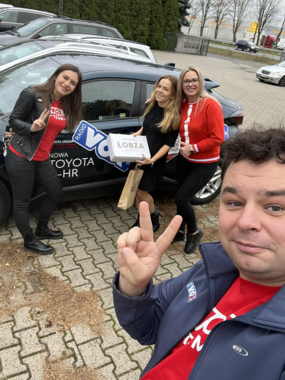 Ekipa VOX FM odwiedziła Słuchaczy! Dostali od nas rogale świętomarcińskie i radiowe gadżety