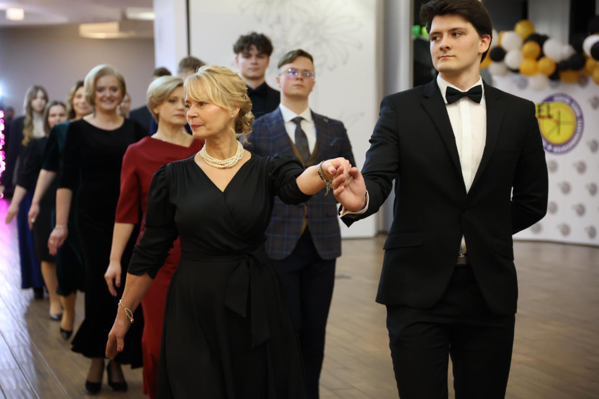 Studniówka Zespołu Szkół Elektronicznych w Lublinie. Tak bawią się tegoroczni maturzyści! 