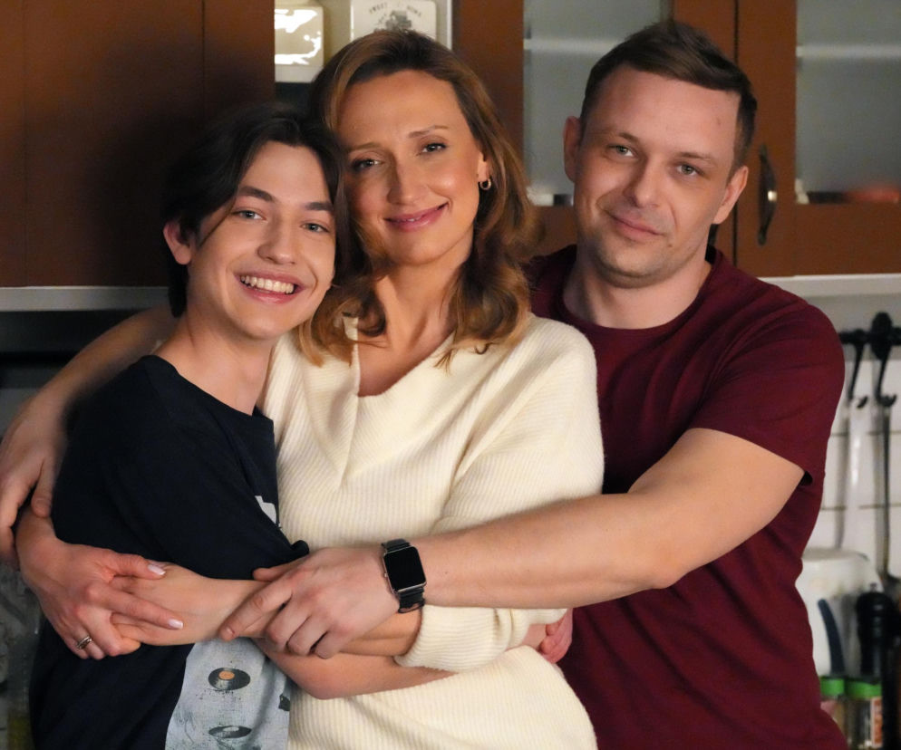 Barwy szczęścia, odcinek 3426; Hubert (Marek Molak), Asia (Anna Gzyra), Emil (Artem Malaszczuk)