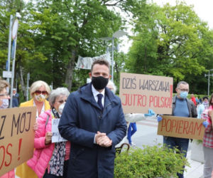 Trzaskowski nie przestrzega rządowych obostrzeń
