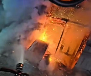 Pożar przy ul. Warszawskiej w Toruniu. Strażacy pokazali film z akcji. Wszystko widać!