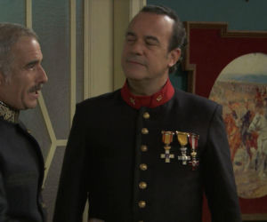 Akacjowa 38, odcinek 816: Pułkownik ryzykuje głową, by zdobyć fundusze na broń dla wojska