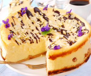 Klasyczny czy z rodzynkami? Sprawdź, jakim sernikiem jesteś