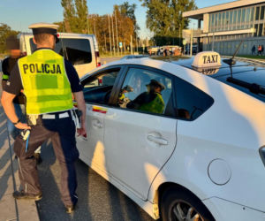 Masowe kontrole w całej Warszawie! Policja przeczesuje dworce i bazary!