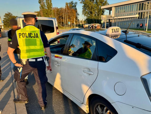Masowe kontrole w całej Warszawie! Policja przeczesuje dworce i bazary!