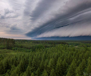 Ale widoki! Ogromny wał szkwałowy przeszedł nad Warmią i Mazurami [ZDJĘCIA]