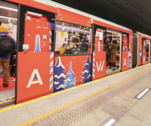 Świąteczny pociąg metra w Warszawie