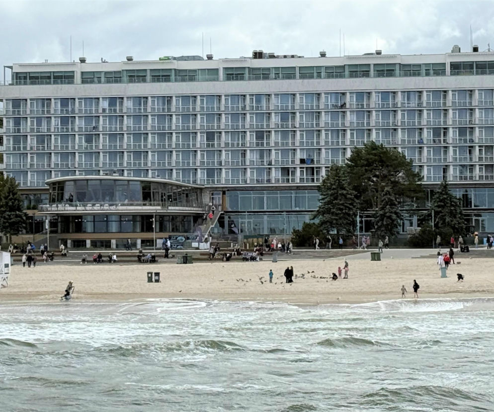 Sanatorium Bałtyk w Kołobrzegu tuż przy plaży. O historii modernistycznej perły przeczytasz w serwisie Architektura.
