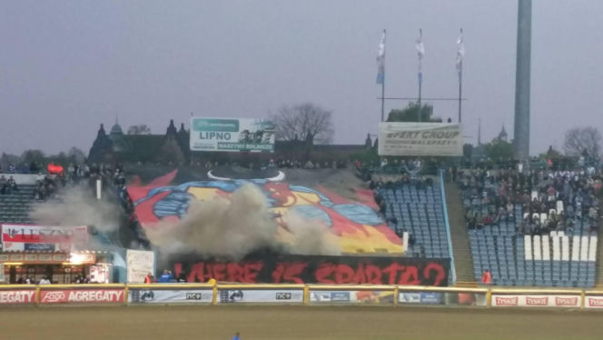 Race na stadionach żużlowych