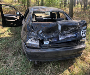 Brawurową jazdę BMW zakończył w lesie