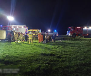 Sześć osób rannych po wywrotce busa. W akcji śmigłowiec LPR