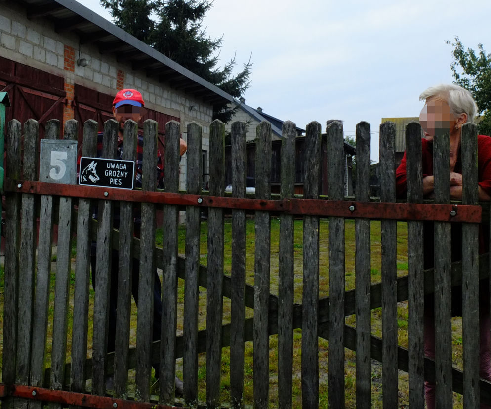 Gang okrutnych złomiarzy napadł na staruszkę