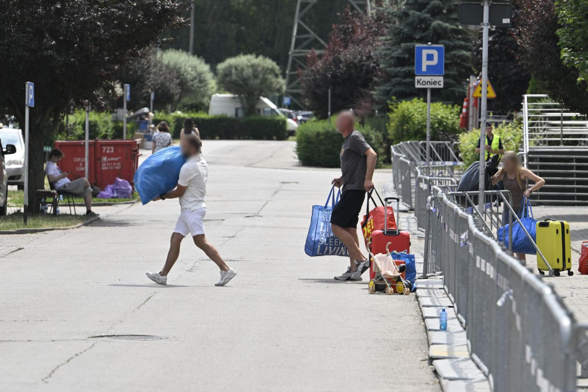 Mieszkańcy Ząbek wracają do swoich mieszkań po najpotrzebniejsze rzeczy