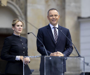 Marta Nawrocka w nietypowej marynarce i koronce na Narodowym Czytaniu! Ładnie?