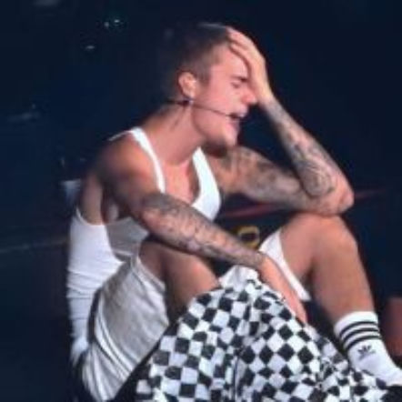 Justin Bieber ma problemy ze zdrowiem? Gwiazdy tłumaczą decyzję o odwołaniu trasy – informacje, premiery teledysków – ESKA.pl