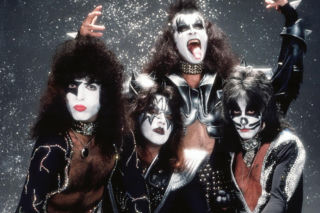 10 najbardziej znanych utworów Kiss, które napisał Ace Frehley. Był kluczową postacią w historii zespołu