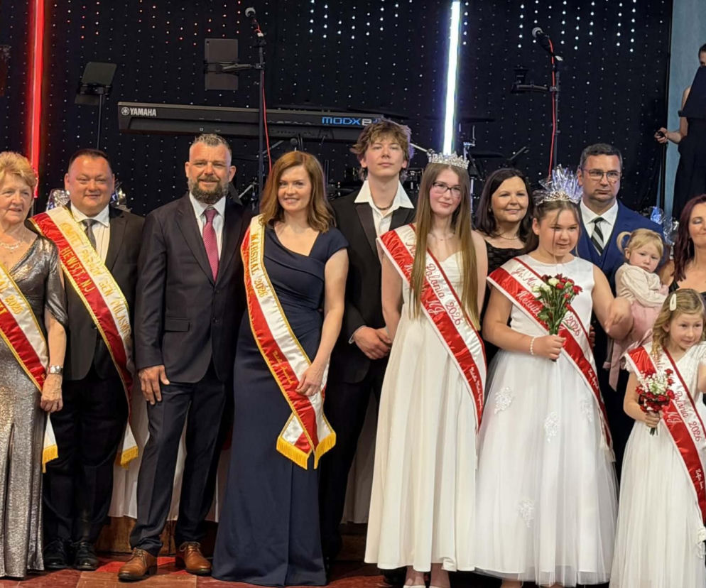 Marszałek Natalia Juszczak z przedstawicielami Polonii z Hewitt. O Paradzie Pułaskiego przeczytasz na SE USA.