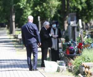 Modlitwa prezesa pod bronią
