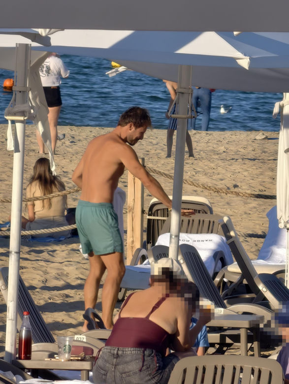 Mateusz Banasiuk na plaży w Sopocie. Tak wyglądał, gdy zrzucił koszulkę!