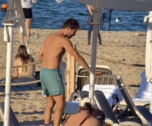 Mateusz Banasiuk na plaży w Sopocie. Tak wyglądał, gdy zrzucił koszulkę!