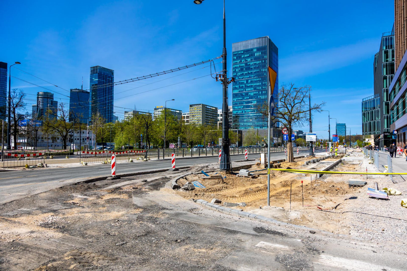 Budowa przejścia dla pieszych przez ul. Marszałkowską w Warszawie na wysokości ul. Sienkiewicza