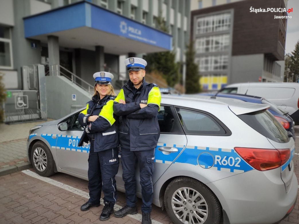 Policjanci z Jaworzna i Mysłowic eskortowali rodzącą kobietą do szpitala